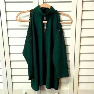 New York & Company Mock Neck Cold Shoulder 3/4 Sleeve Top Size Medium NWT Green